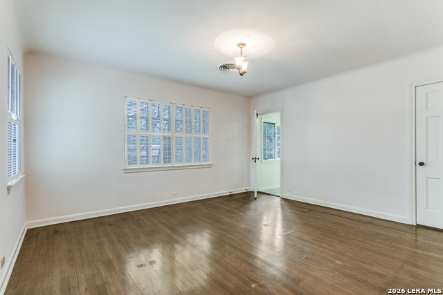 Listing photo id 24 for 144 Thelma  