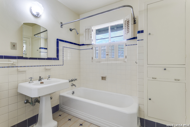 Listing photo id 25 for 144 Thelma  