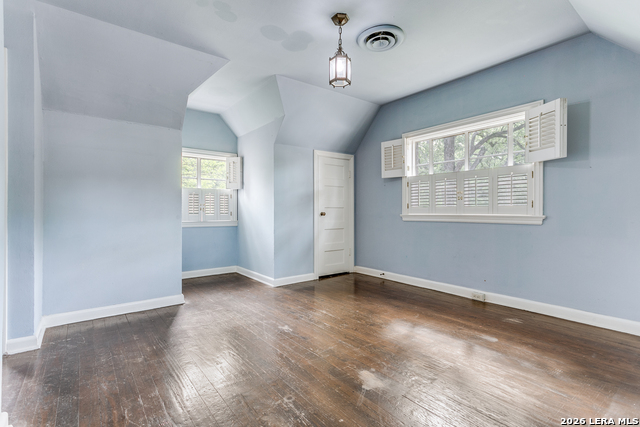 Listing photo id 27 for 144 Thelma  