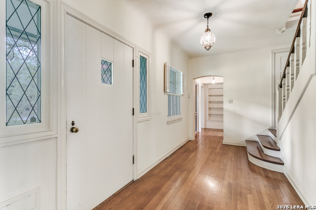 Listing photo id 1 for 144 Thelma  