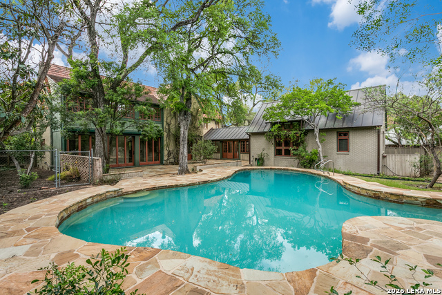 Listing photo id 29 for 144 Thelma  