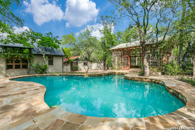 Listing photo id 30 for 144 Thelma  