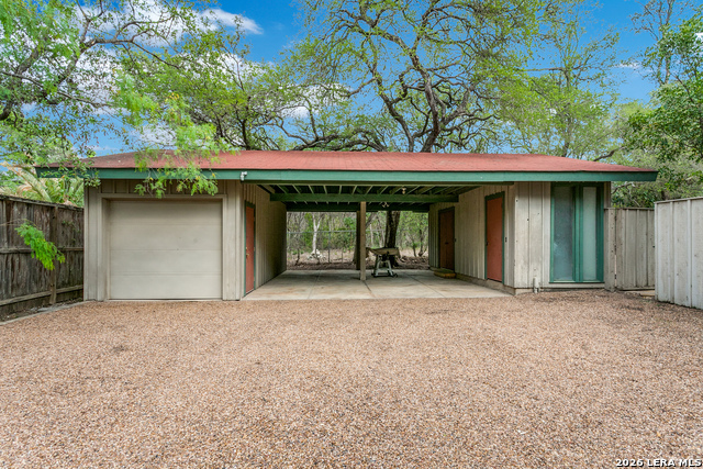 Listing photo id 34 for 144 Thelma  