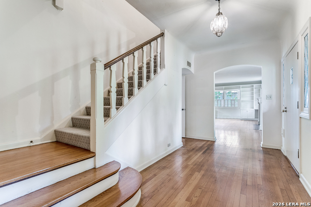 Listing photo id 2 for 144 Thelma  