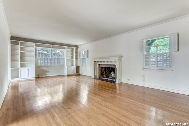 Listing photo id 3 for 144 Thelma  