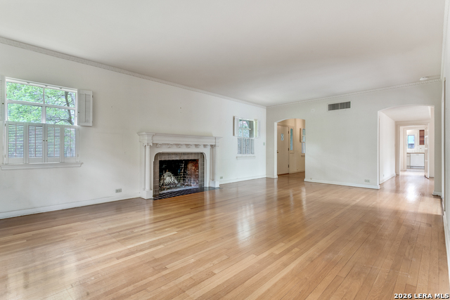 Listing photo id 4 for 144 Thelma  