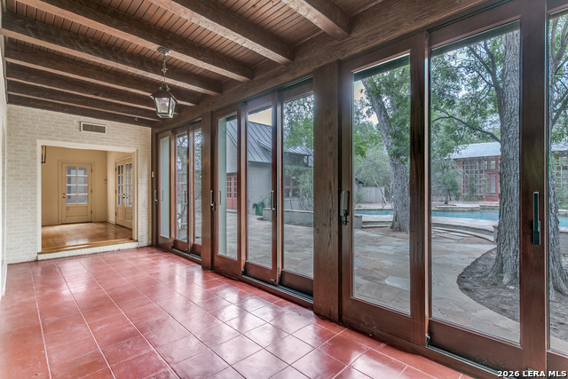 Listing photo id 6 for 144 Thelma  