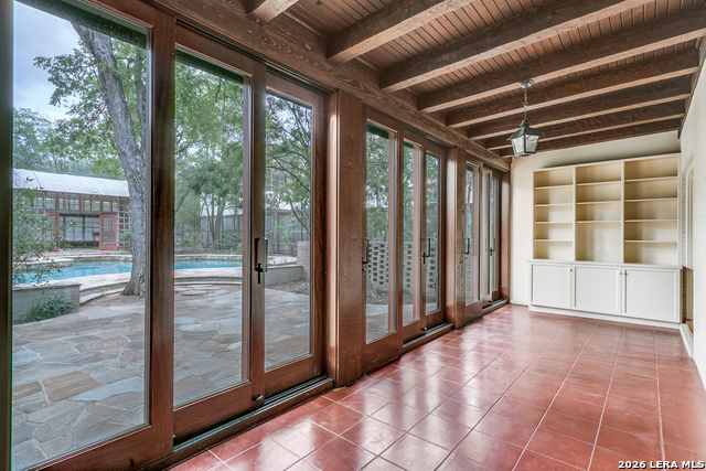 Listing photo id 7 for 144 Thelma  