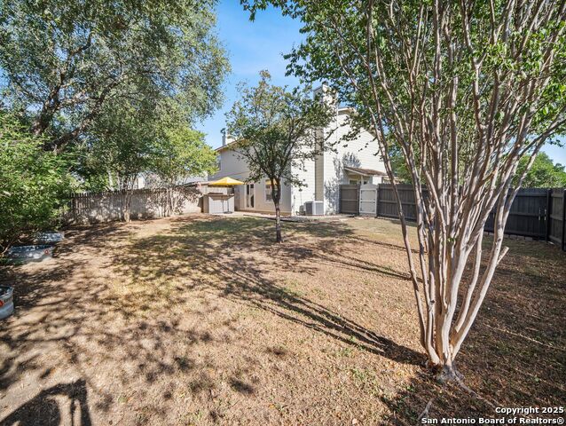 Image 26 of 37 For 6310 Club Oaks