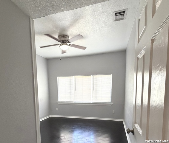 Image 32 of 48 For 1214 Winnipeg W