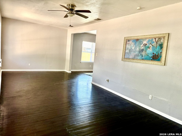 Image 6 of 48 For 1214 Winnipeg W