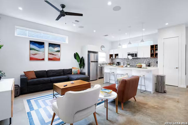 Image 2 of 18 For 1138 Gibbs  101