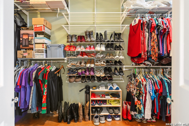 Image 17 of 77 For 752 Taylor  