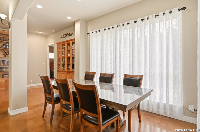 Image 34 of 77 For 752 Taylor  