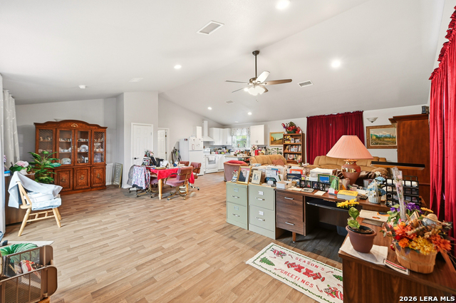 Image 48 of 77 For 752 Taylor  