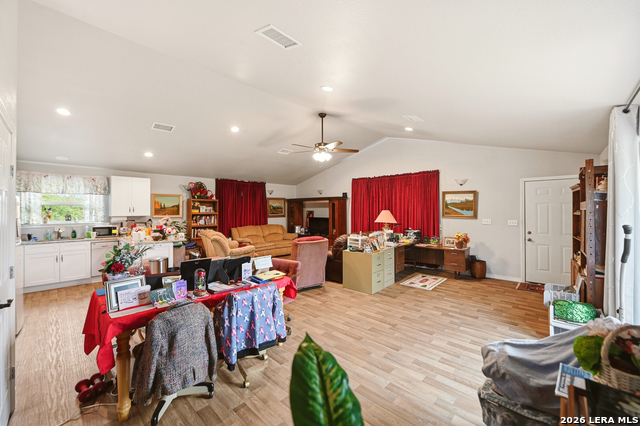 Image 49 of 77 For 752 Taylor  