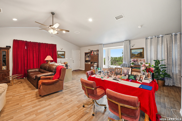 Image 50 of 77 For 752 Taylor  