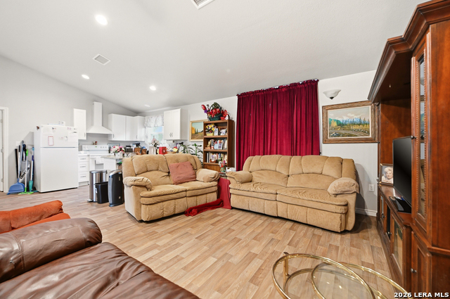 Image 52 of 77 For 752 Taylor  