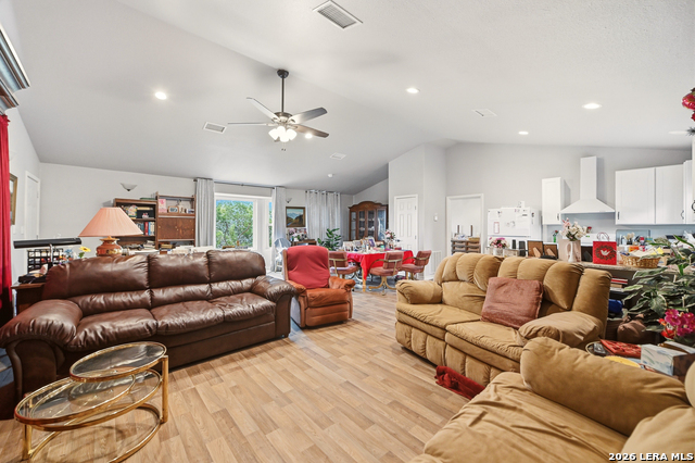 Image 53 of 77 For 752 Taylor  