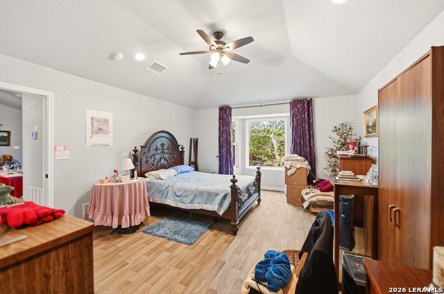 Image 56 of 77 For 752 Taylor  