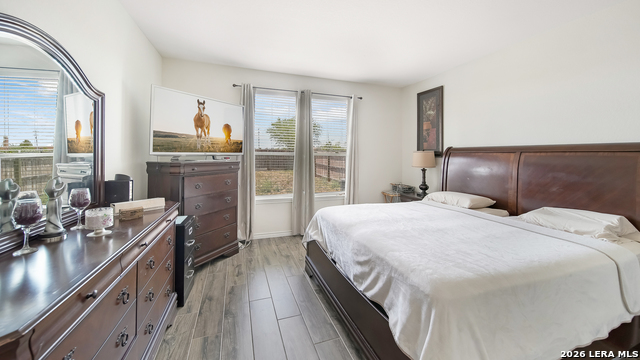 Listing photo id 8 for 350 Colonial Blf