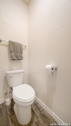 Listing photo id 10 for 350 Colonial Blf