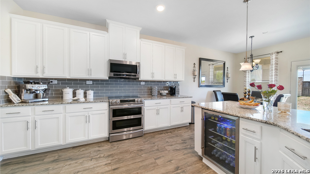 Listing photo id 12 for 350 Colonial Blf