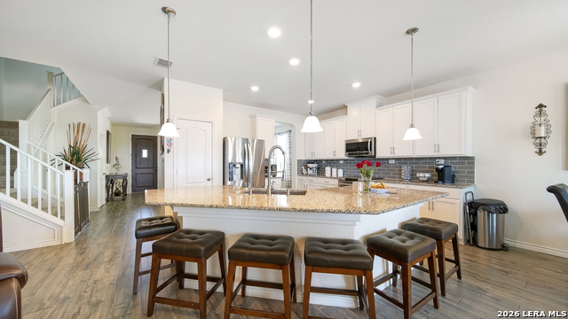 Listing photo id 15 for 350 Colonial Blf