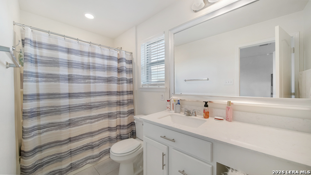 Listing photo id 22 for 350 Colonial Blf