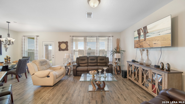 Listing photo id 4 for 350 Colonial Blf