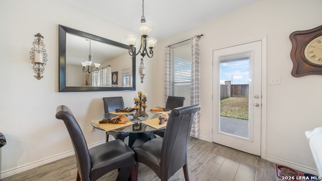 Listing photo id 5 for 350 Colonial Blf