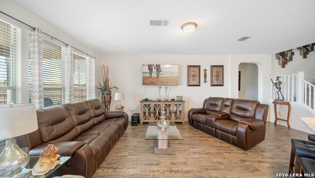 Listing photo id 6 for 350 Colonial Blf