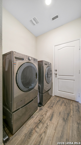 Listing photo id 7 for 350 Colonial Blf