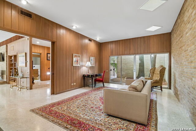 Image 12 of 49 For 349 Mary Louise