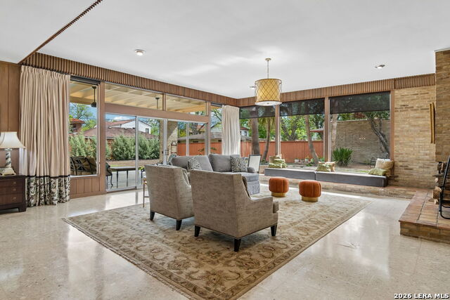 Image 14 of 49 For 349 Mary Louise