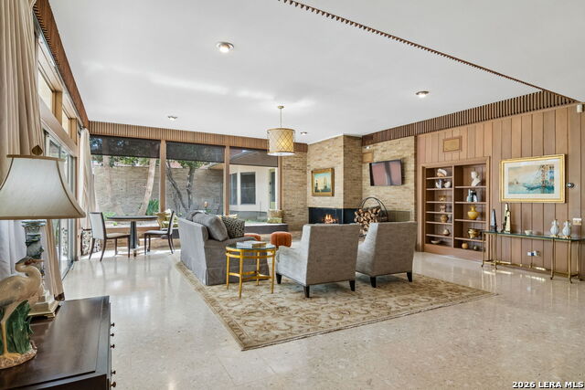 Image 15 of 49 For 349 Mary Louise