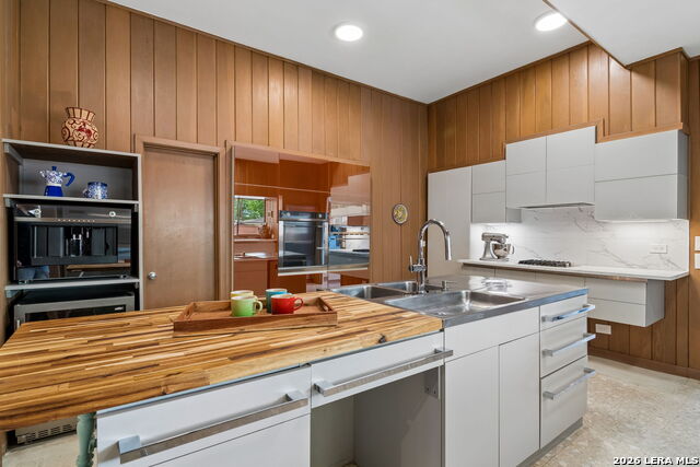 Image 25 of 49 For 349 Mary Louise