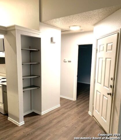 Listing photo id 8 for 5230 Meadow Rise