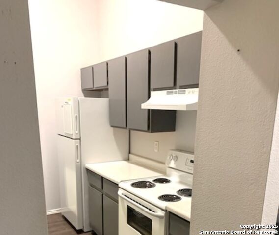 Listing photo id 9 for 5230 Meadow Rise