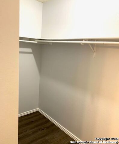 Listing photo id 12 for 5230 Meadow Rise