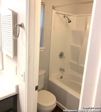 Listing photo id 15 for 5230 Meadow Rise