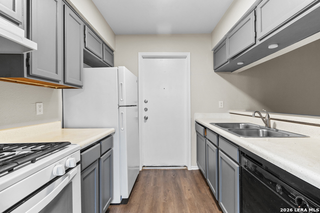 Listing photo id 16 for 5230 Meadow Rise