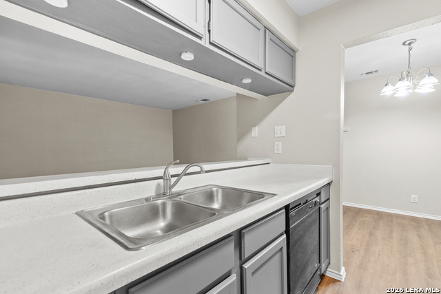 Listing photo id 17 for 5230 Meadow Rise