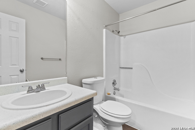 Listing photo id 21 for 5230 Meadow Rise