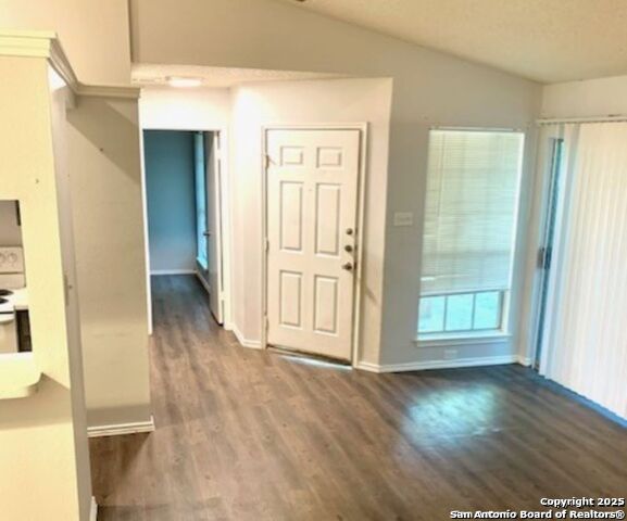 Listing photo id 6 for 5230 Meadow Rise