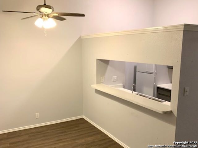 Listing photo id 7 for 5230 Meadow Rise