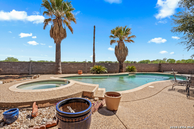 Image 29 of 50 For 865 Interstate 35 #1  1