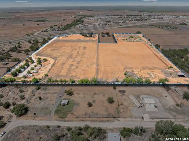 Image 39 of 50 For 865 Interstate 35 #1  1