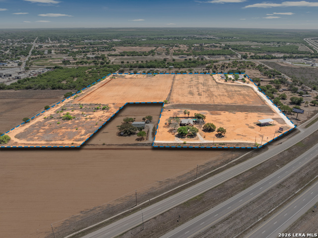 Image 47 of 50 For 865 Interstate 35 #1  1