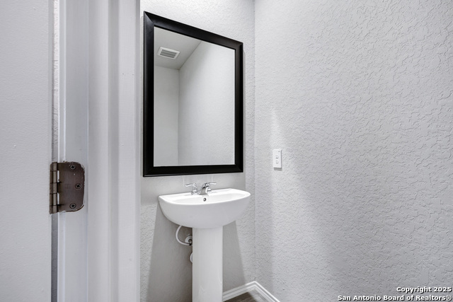 Image 18 of 31 For 13031 Heathers Sun